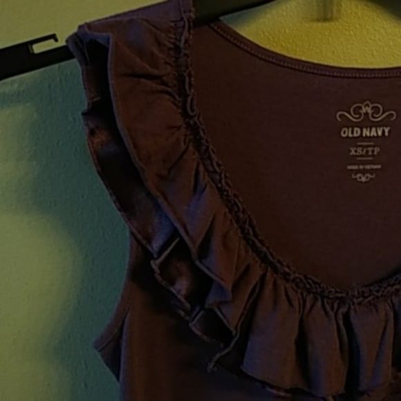 Old Navy Ruffled Tank w/ Satin Layer Size XS - Picture 4 of 4